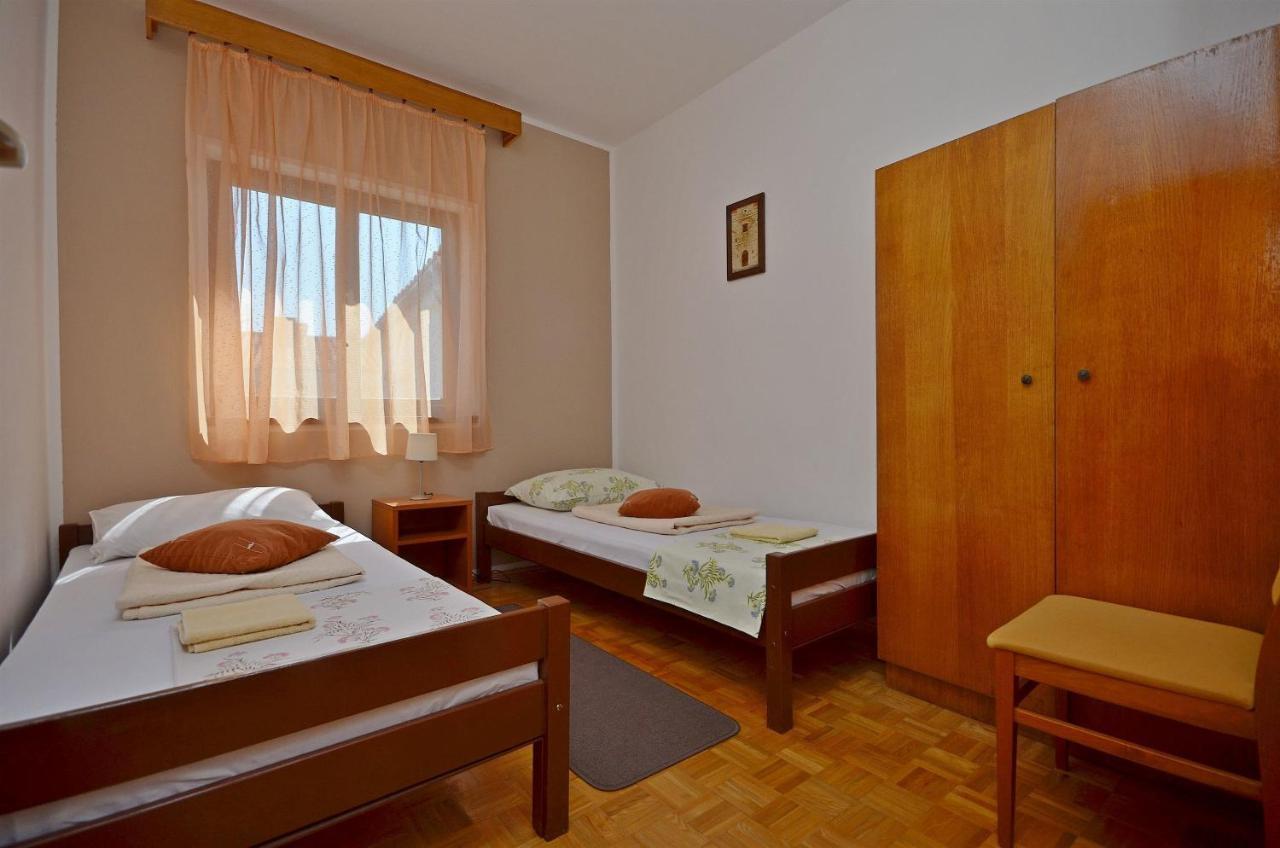 Apartment And Room Ivica 沃迪切 外观 照片